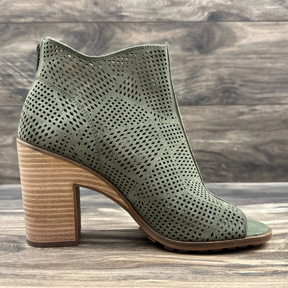 NIB Lucky Brand Vacob 9M Open Toe Perforated Block Heel Ankle Bootie Olive Suede - Picture 5 of 13